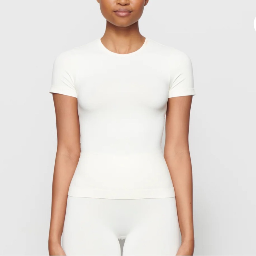 NWT Skims Soft Smoothing Seamless T-shirt tee top new marble white